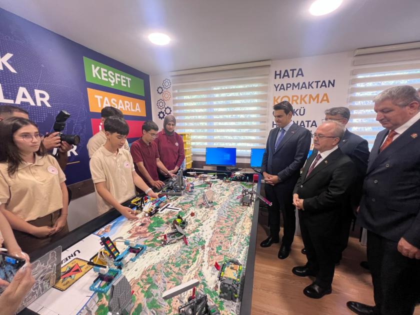 Bakı Türk Anadolu Liseyində Robotik kodlaşdırma laboratoriyası istifadəyə verilib