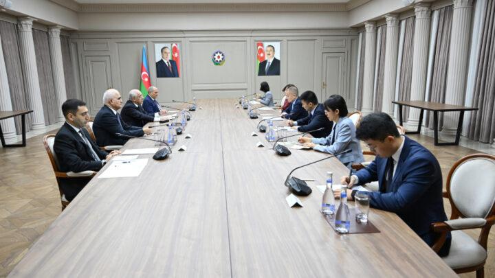 Baş nazir Əli Əsədov Çin Kommunist Partiyası Mərkəzi Komitəsinin üzvü ilə görüşüb 