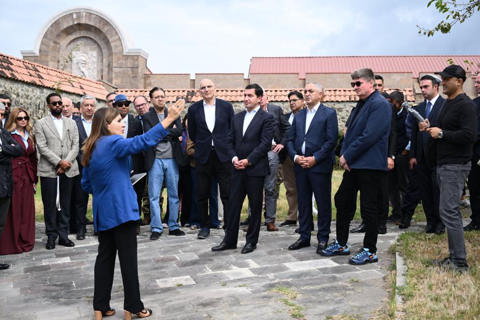 Diplomatlar Ağdərə rayonunda yerləşən Gəncəsər monastırını ziyarət ediblər 