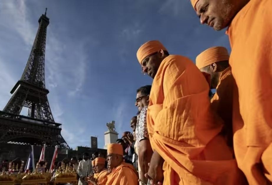 Eyfel qülləsi bağlanıb: hindu qrupun ziyarəti qalmaqala səbəb olub