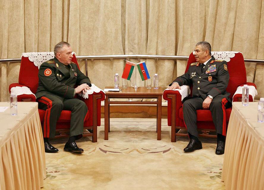 Müdafiə naziri Belarus Respublikasının müdafiə naziri ilə görüşüb