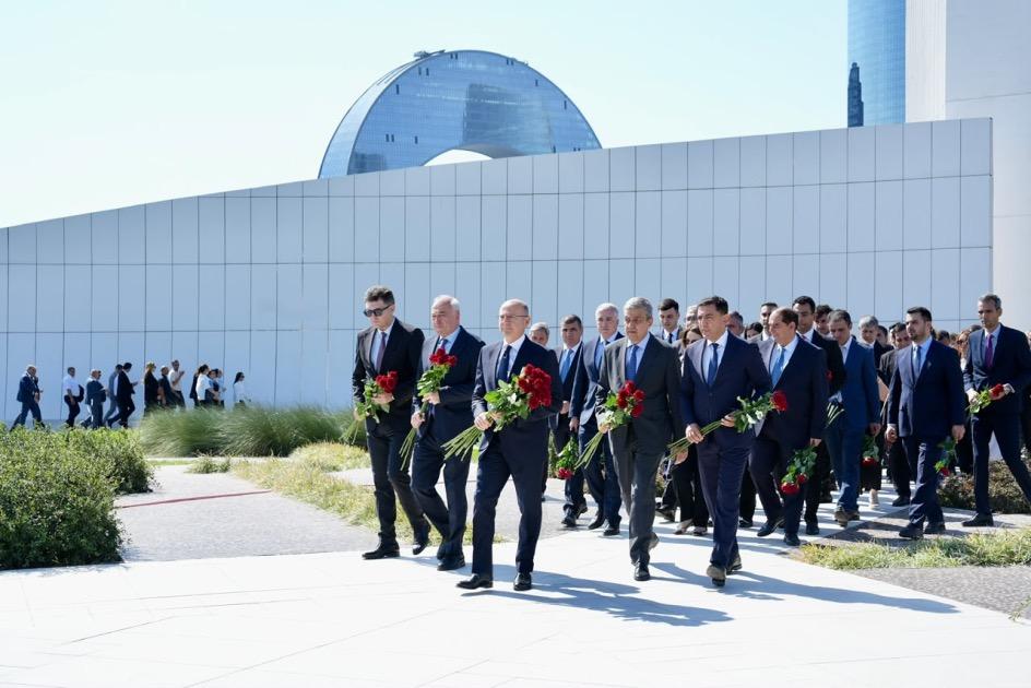 Energetika Nazirliyinin kollektivi Zəfər parkını ziyarət edib 
