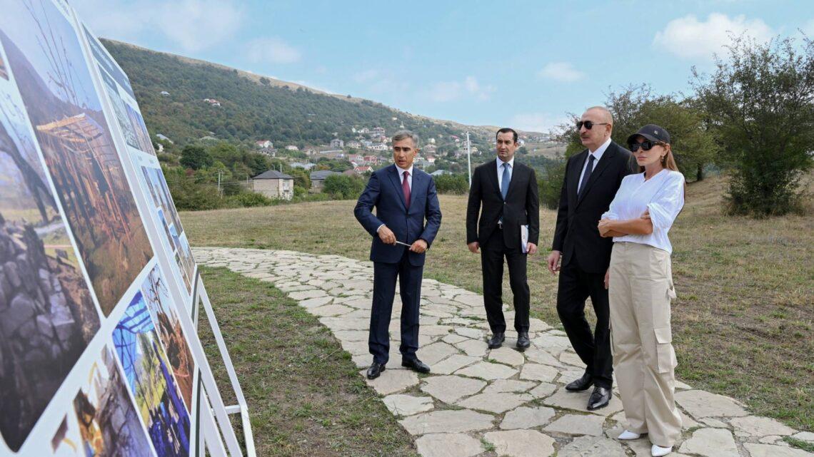 Prezident İlham Əliyev və birinci xanım Mehriban Əliyeva Şamaxıda Pir Ömər Sultan ziyarətgahında aparılan konservasiya işləri ilə tanış olublar