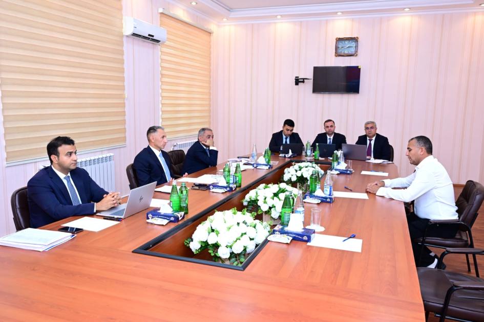 Rəqəmsal inkişaf və nəqliyyat naziri Bərdədə vətəndaşların müraciətlərini dinləyib