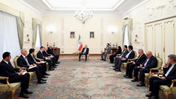Baş nazirin müavini Şahin Mustafayev İran Prezidenti Məsud Pezeşkianla görüşüb