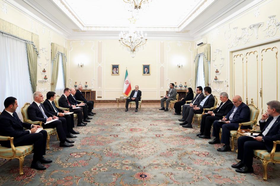 Baş nazirin müavini Şahin Mustafayev İran Prezidenti Məsud Pezeşkianla görüşüb
