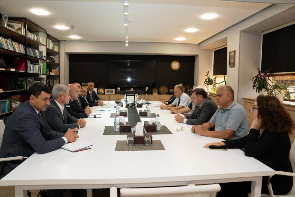 ETSN-də görüş: ayıların kəndlərə və təsərrüfatlara yaxınlaşması məsələsi araşdırılıb
