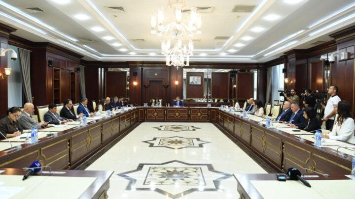 Milli Məclisin Beynəlxalq münasibətlər və parlamentlərarası əlaqələr komitəsinin payız sessiyasında ilk iclası keçirilib