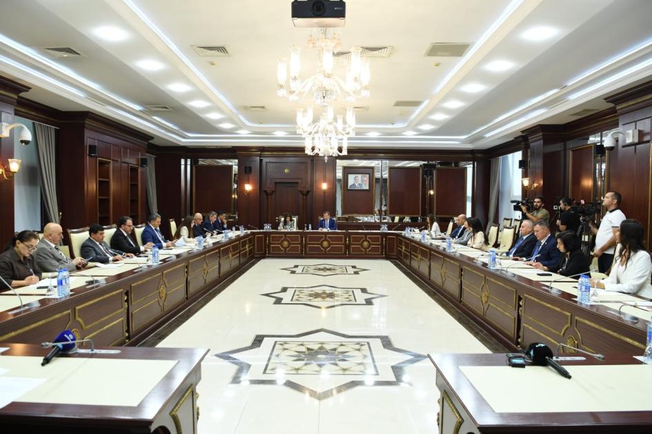Milli Məclisin Beynəlxalq münasibətlər və parlamentlərarası əlaqələr komitəsinin payız sessiyasında ilk iclası keçirilib