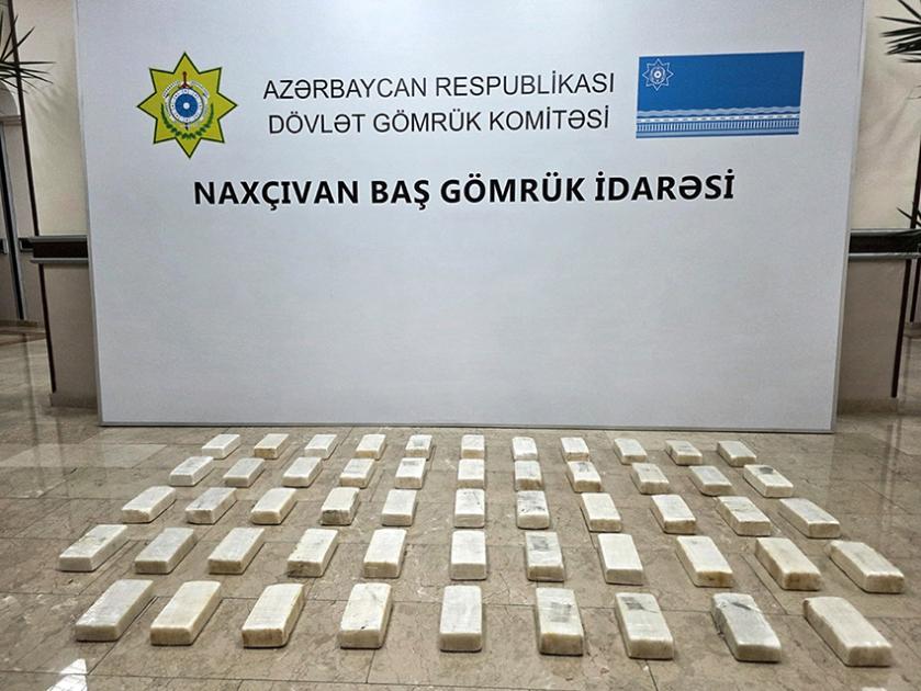Gömrükçülər külli miqdarda metamfetamin aşkarlayıblar