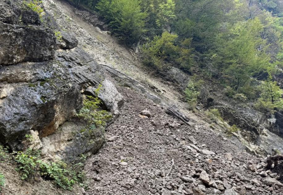 Torpaq sürüşməsinə görə bağlanan Quba-Xınalıq yolunda avtomobillərin hərəkəti qismən bərpa olunub