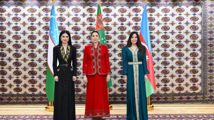Aşqabadda Leyla Əliyevanın, Oğulcahan Atabayevanın və Saida Mirziyoyevanın üçtərəfli görüşü olub