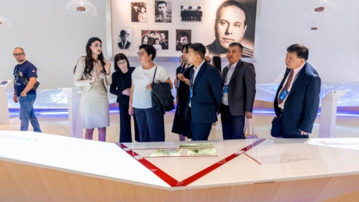 Media Forumun iştirakçıları Heydər Əliyev Mərkəzi ilə tanış olublar