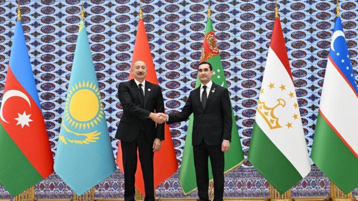 Prezident İlham Əliyev Azərbaycan və Mərkəzi Asiya Dövlət Başçılarının 8-ci Məşvərət görüşündə iştirak etmək üçün “Avaza” Kompleksinə gəldi