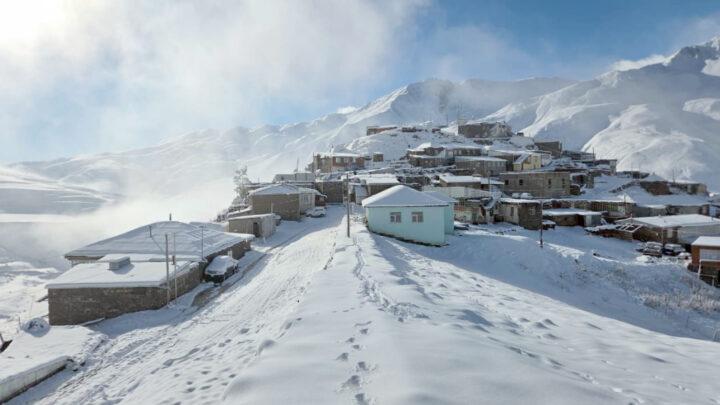 Quba və Qusarın dağ kəndlərinə qar yağması davam edib