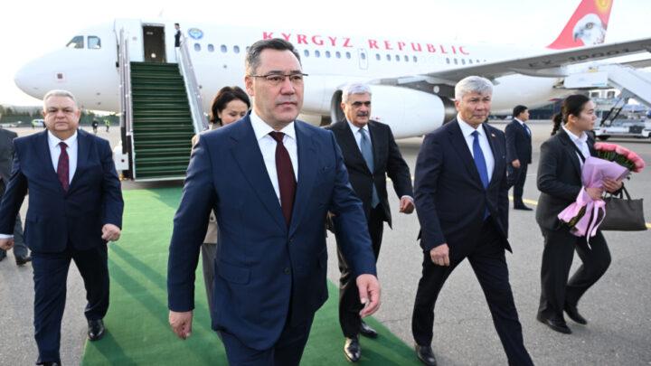 Qırğızıstan Prezidenti AQEM-in Zirvə Toplantısında iştirak etmək üçün Azərbaycana səfərə gəlib